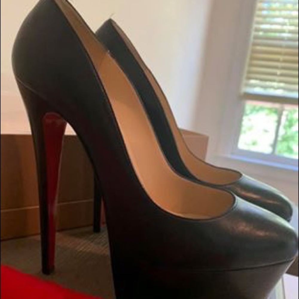 Louboutin VICTORIA Super Sultry Platform Pump!